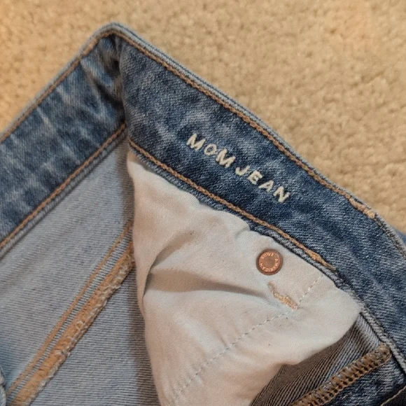 American Eagle Outfitters Light Blue Mom Jeans - Picture 2 of 6